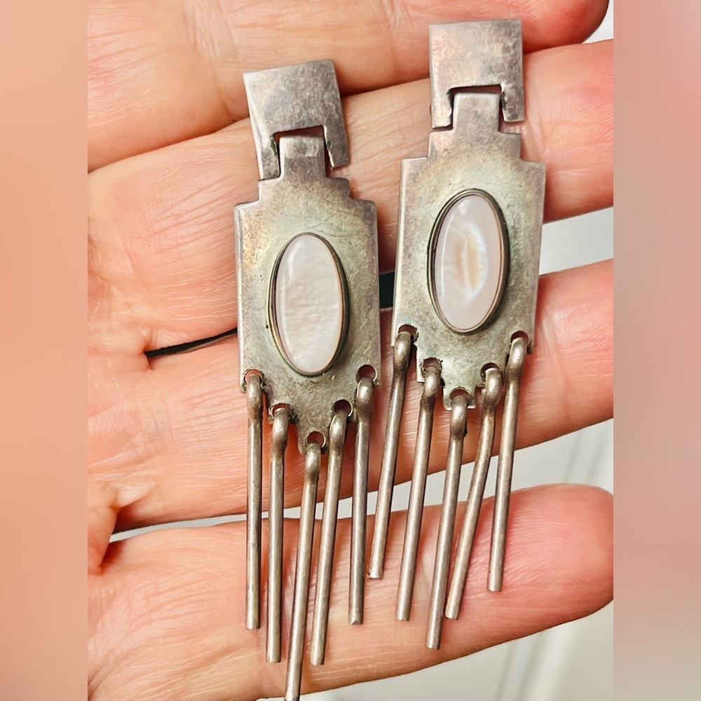 VTG Native Native American Navajo Sterling Dangle Mother Of Pearl Earrings Sign